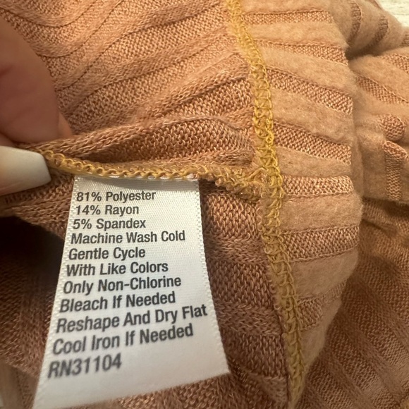 NWT The Limited Rib Hacci Knit Turtleneck Thin Sweater Tab Up Sleeves Camel L - Picture 11 of 11